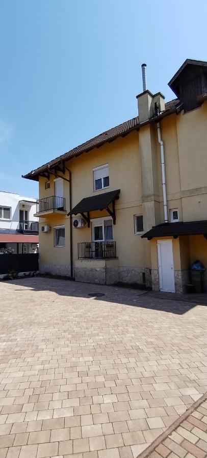 Levendula Apartmanhaz Гайдусобосло Екстер'єр фото