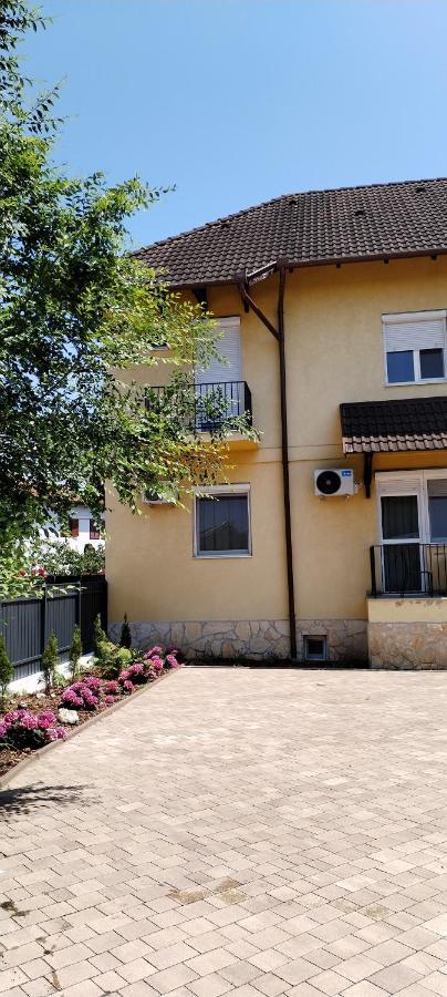 Levendula Apartmanhaz Гайдусобосло Екстер'єр фото